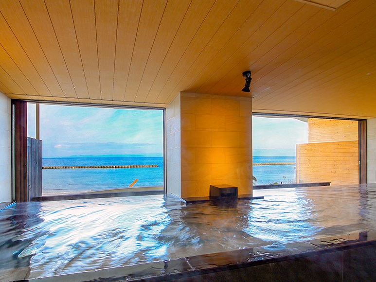 Č嗁ł́AIRƍLx͘p̔i]ł܂B͂邩݂̊͋u˂AȂlqnĜ悤ŌzIł