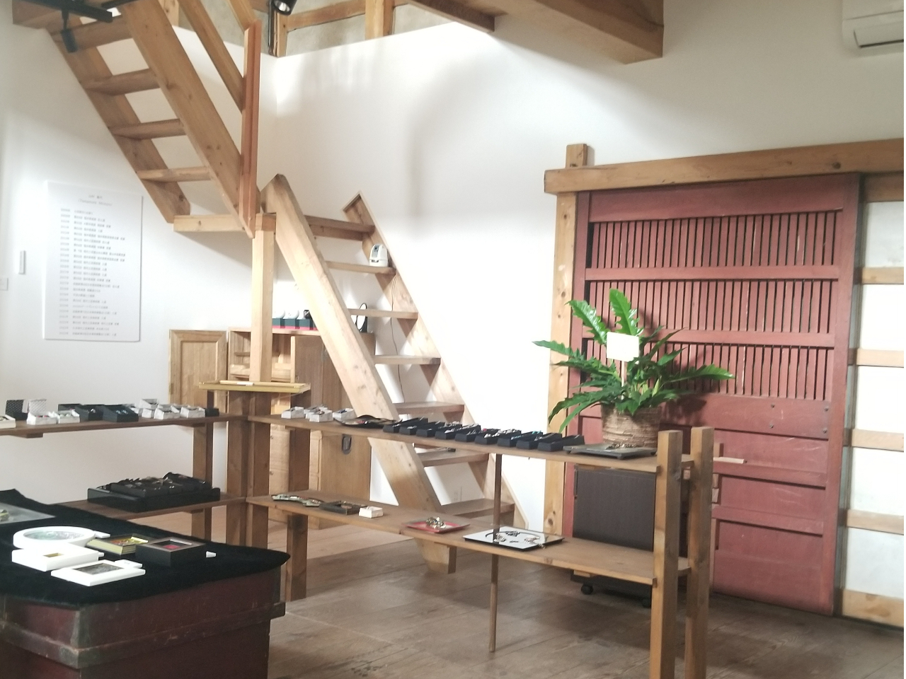 M[ɂ́AANZT[₿Ə邱Ƃo鎵Ă̕ǖʂ̍i܂B