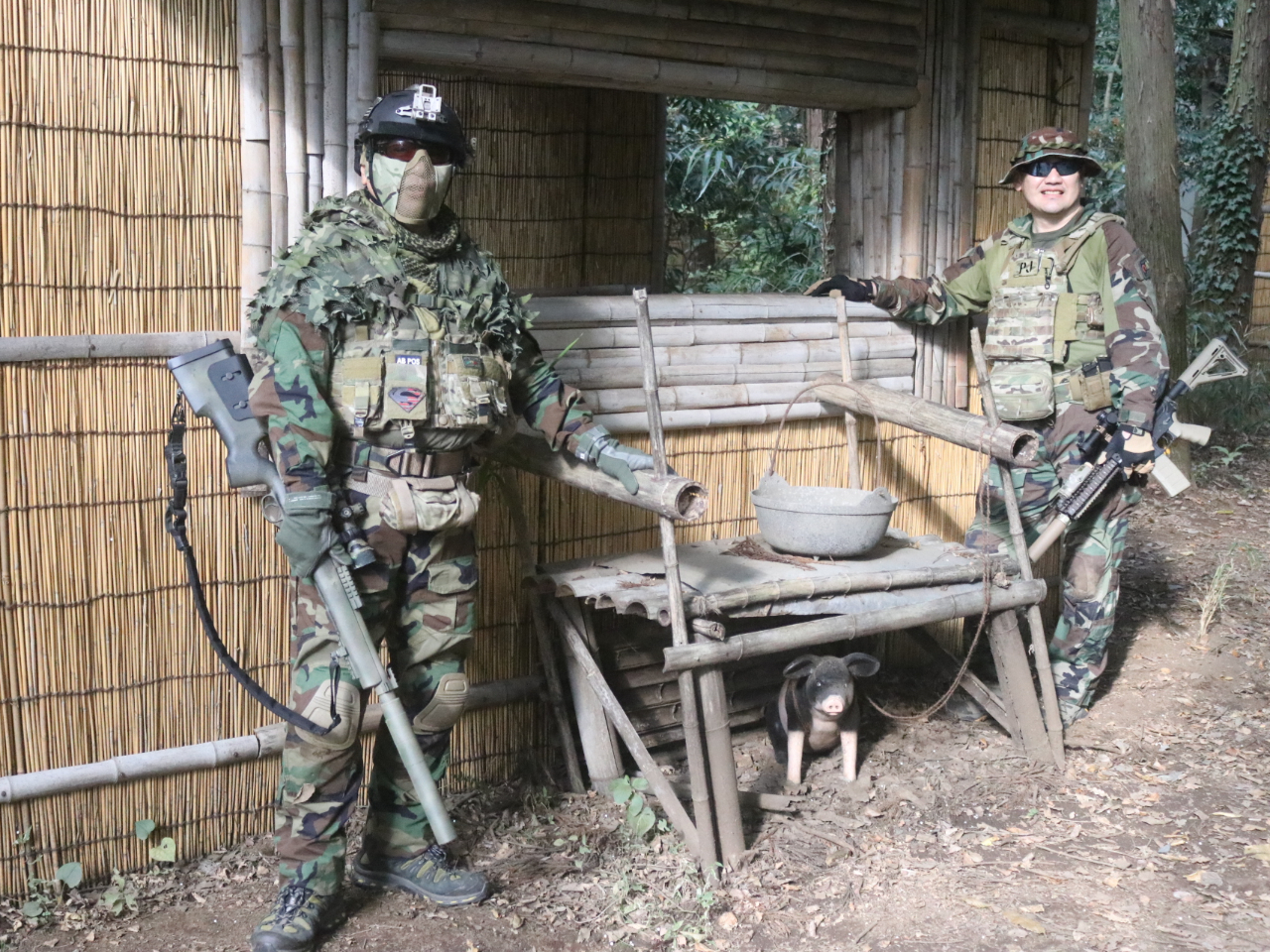 農村エリアの豚小屋前で記念撮影。 色々なオブジェクトが設置されています。