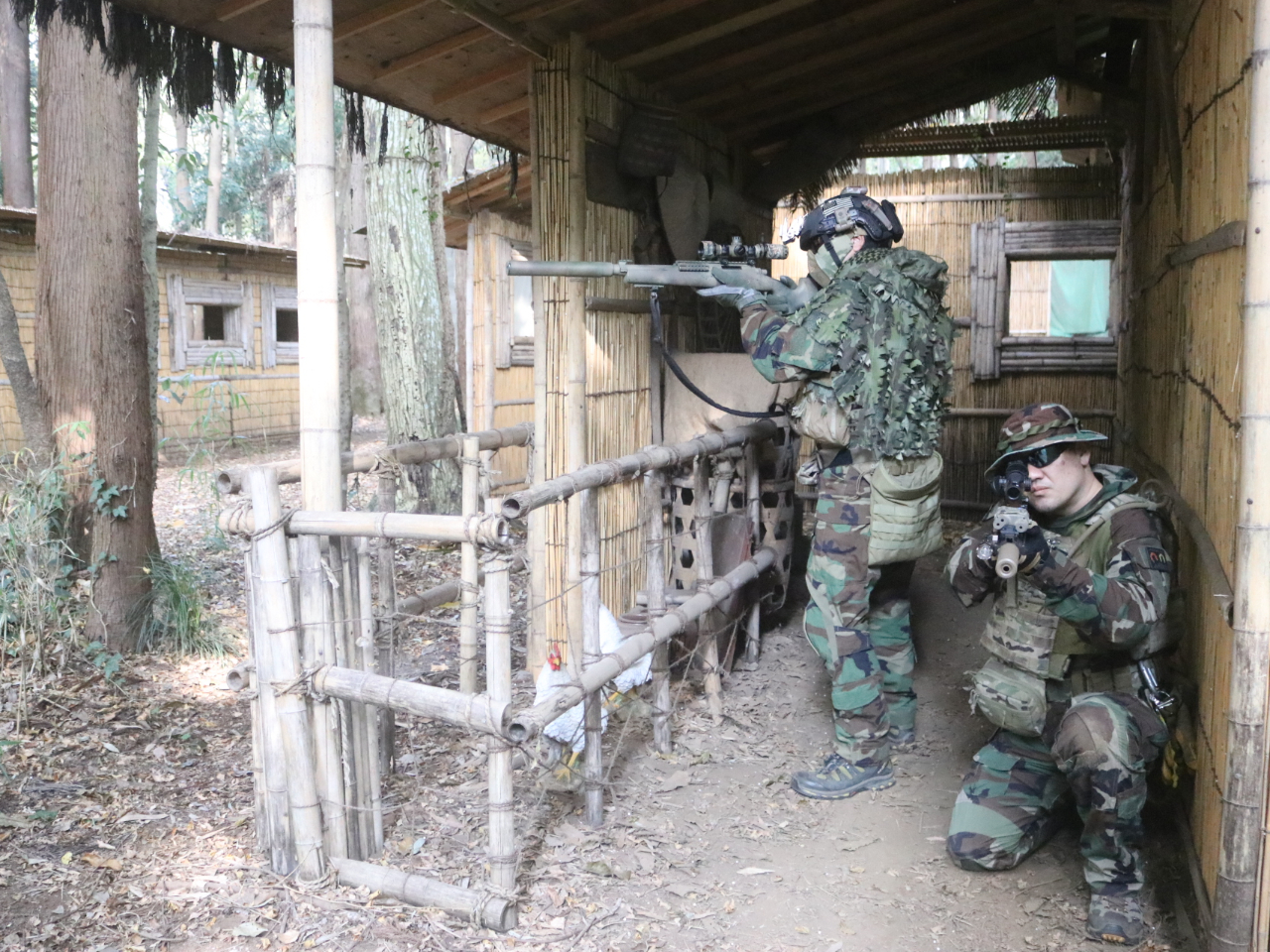 農村エリアの鶏小屋前で記念撮影。 他にも色々なオブジェクトが多数!