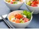 海鮮丼:イクラ・サーモン・イカなどお好みの具をお好きなだけのせて作る、北海道フェアの中でも毎回大人気のメニューです。