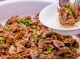 帯広名物 豚丼:香ばしく焼いた豚肉と甘辛いタレがご飯によく合う一品です。