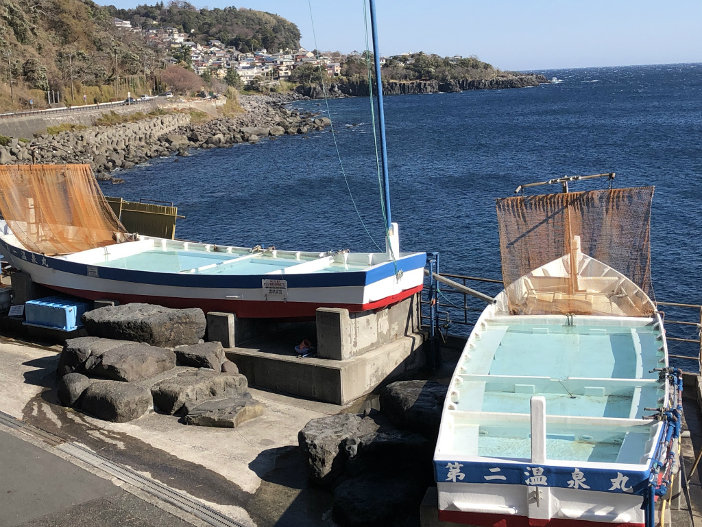 温泉丸。ダイビング後にかけ流し天然温泉に入れます。