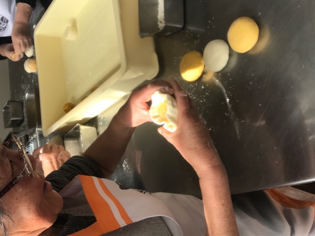 りんごのおやきは少しコツがいります…!うまくできるかな…!?