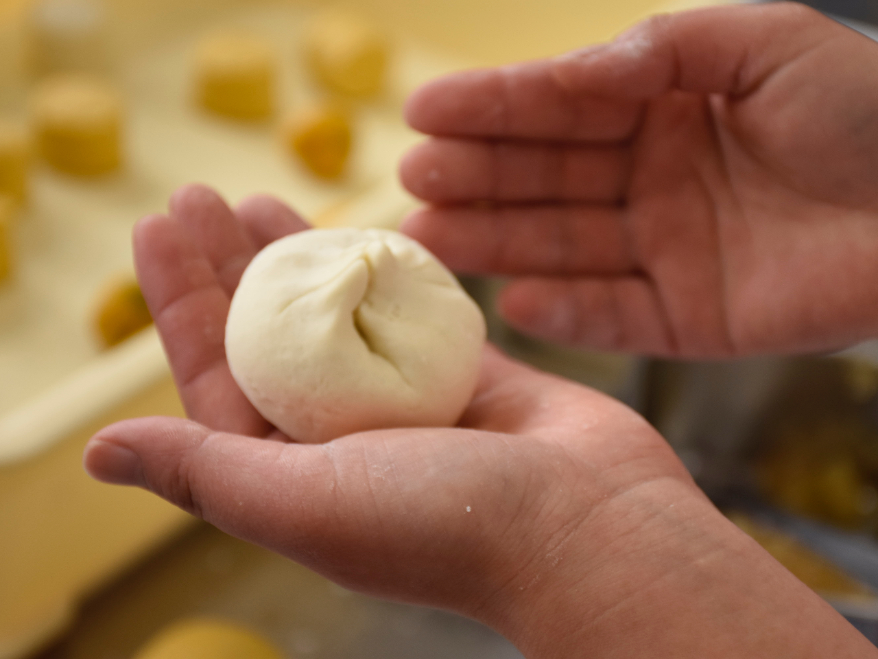 手を使いますので手洗い・消毒液の使用をお願いしております。エプロンの貸し出しは行っておりますが、マスクなどはご持参お願いいたします。