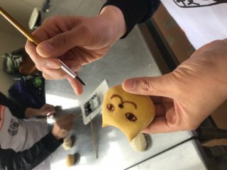 好きな形に作れます!お絵かきタイムは大人も夢中になる不思議な時間です。