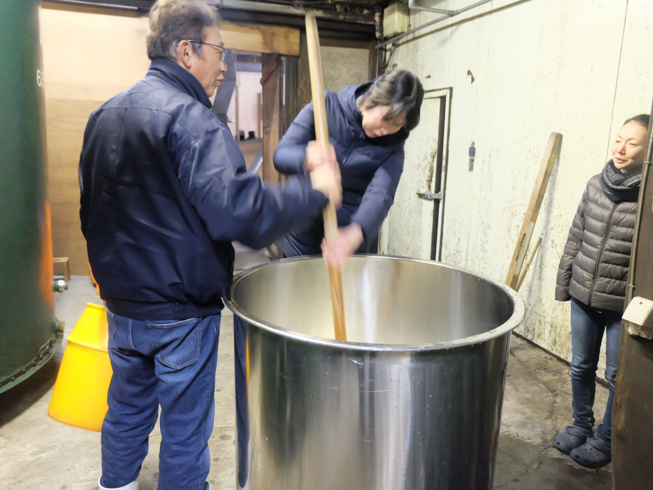 ���ꂼ��̍�ƂŁA�I�[�i�[�m���i���d���݂̐e���j����̉���t��