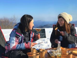 【地域共通クーポン対象】新潟・十日町|メープルシロップ狩り & 雪上デイキャンプで米粉パンケーキ