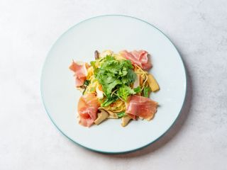 生ハムとサラダ春菊のペペロンチーノ(12 /16〜12/31)イメージ写真