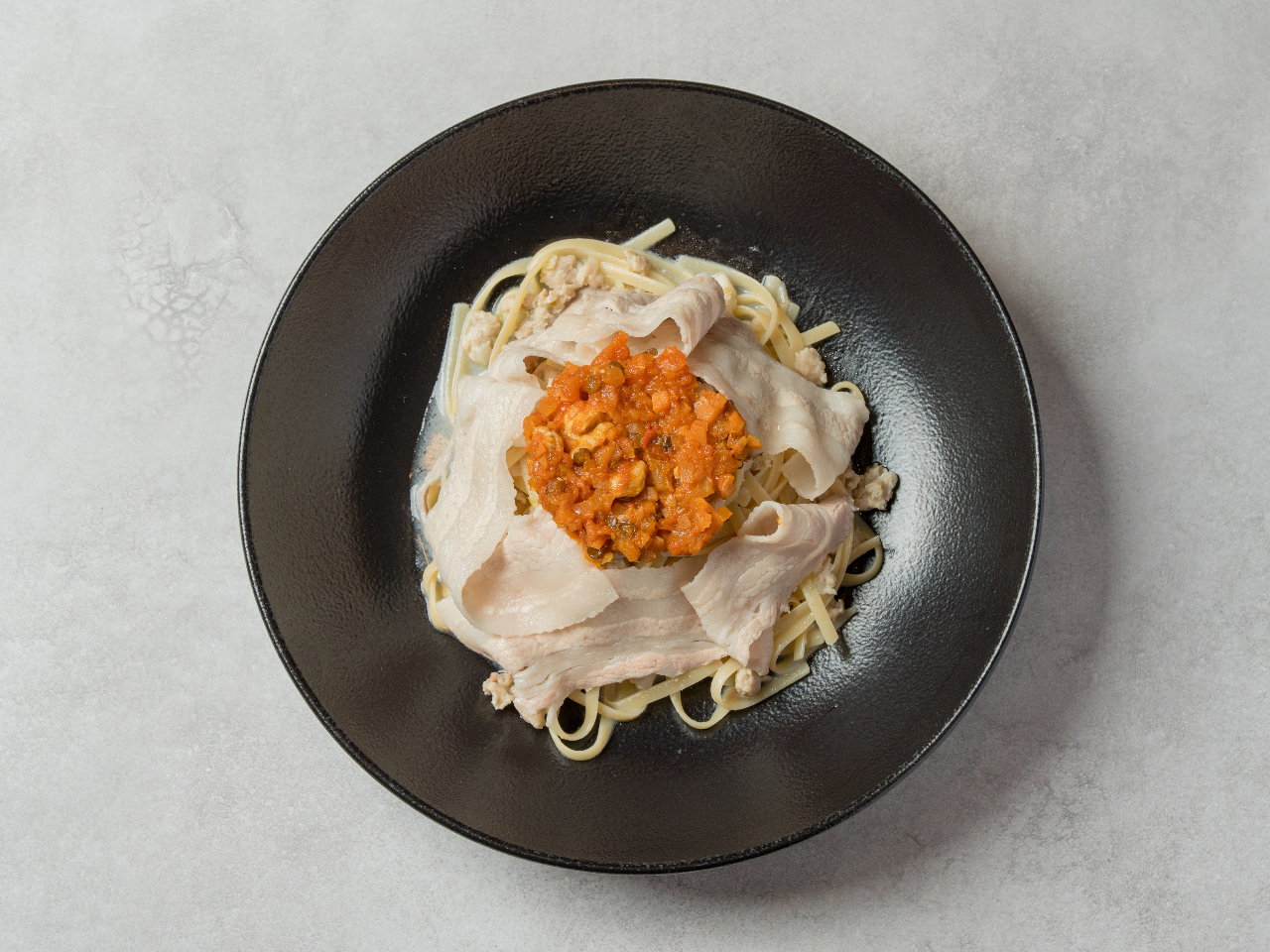 �������O�[�ƐԂ��g�}�g�\�[�X(1 /16�`1/31�j�C���[�W�ʐ^