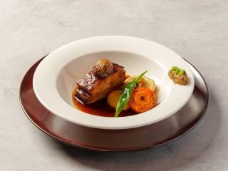 豚バラ肉の赤ワイン角煮(11/1〜11/30)※メニューイメージ