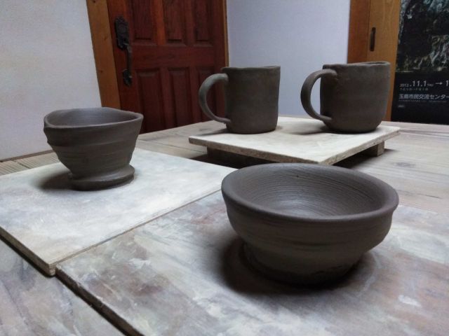 陶芸体験の作品。電動ロクロで頑張っていました。(初めての体験。私は、一切手出しはしていません 。)