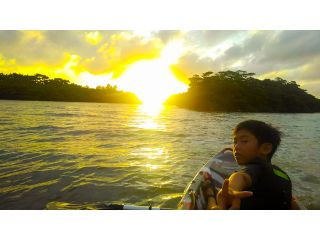 カヤックで海上から眺めるサンセット