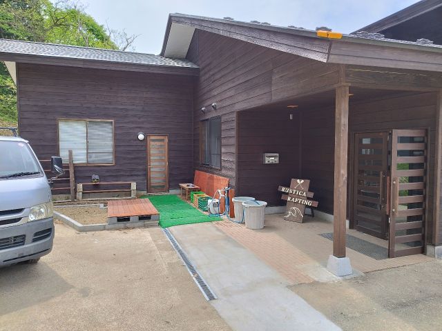 【山形】最上川ラフティングツアー《有資格ガイドがご案内・写真データ・装備&シューズレンタル・温泉入浴券、保険、全部コミコミ!》*グループ・カップル・ファミリーにオススメ*のプラン詳細:RUSTICA【山形】朝日ベース