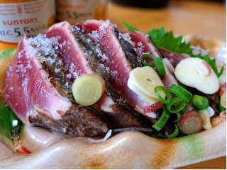 薬味をたっぷりのせて高知ならではの風味をお楽しみください。