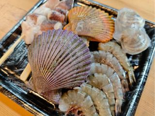 長太郎貝、エビ、イカ串、白ハマグリ、海の恵みを贅沢に味わえる海鮮BBQセットです。