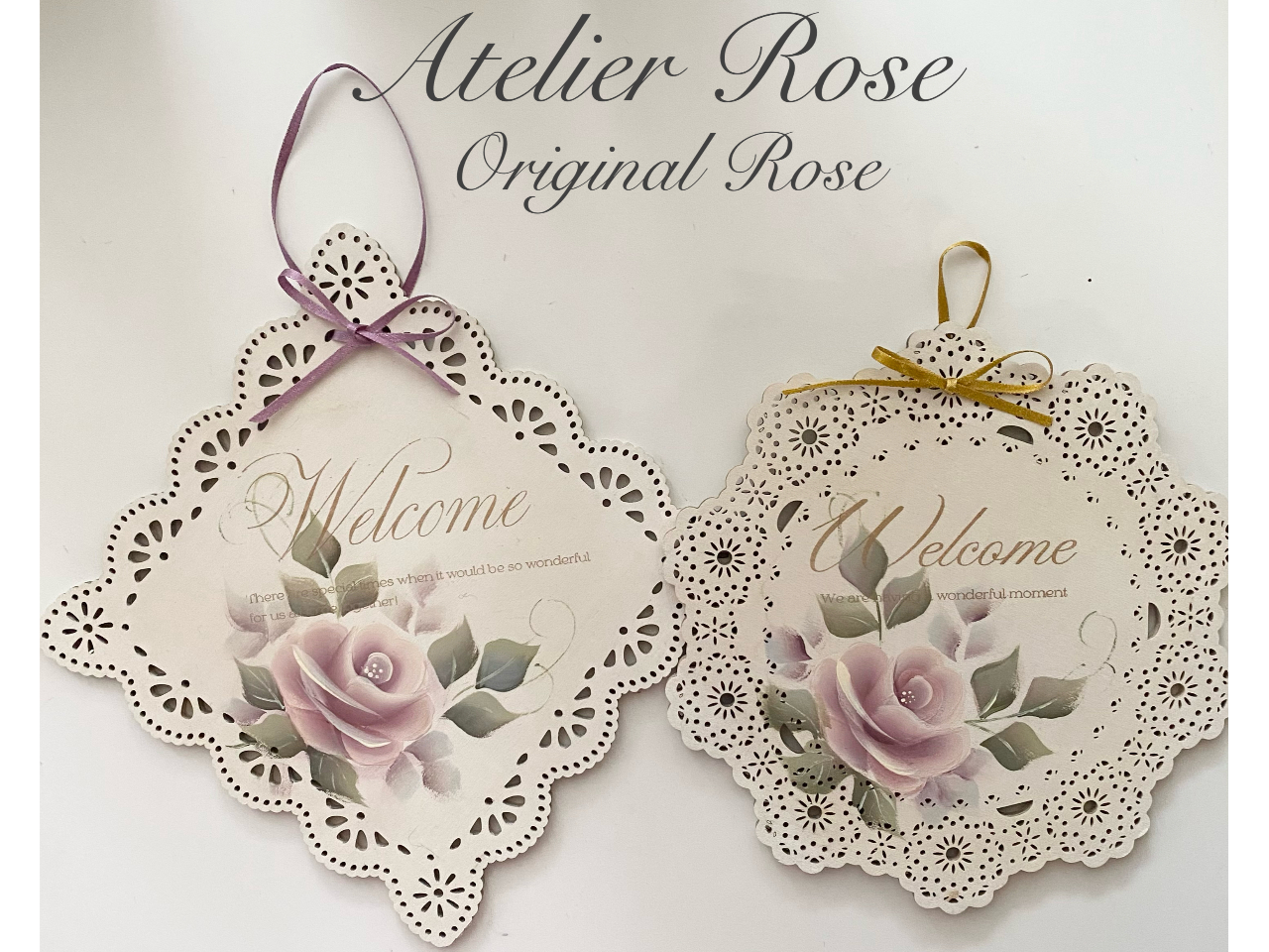 レースウッドにアトリエRoseオリジナルローズを描き、シルクスクリーンでWelcomeの文字を入れます。トレイレッスンプラス¥0で体験できます。