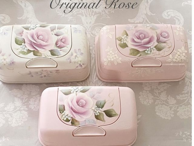 アトリエRoseオリジナルローズを ウエットティッシュケースやトレイ、バッグなどに描いていただきます。お洒落で大人可愛いオリジナル雑貨が誕生出来上がります!!