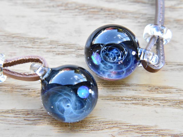 富山市 ガラスのアクセサリー作り体験 透明度抜群 宇宙ガラス アクセサリー 手作り体験 少人数制 神秘的で美しい銀河のリングやペンダントをお作り頂けます カップル お友達同士 におすすめです クラフト カフェ ケペル じゃらん遊び体験 富山市 ガラスのアクセサリー作り体験 透明度抜群 宇宙ガラス アクセサリー 手作り体験 少人数制 神秘的で美しい銀河のリングやペンダントをお作り頂けます カップル お友達同士 におすすめです クラフト カフェ ケペル じゃらん遊び体験