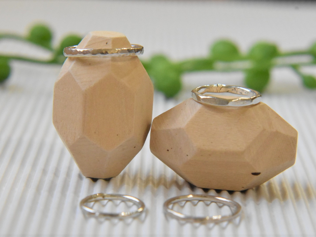 SV950̃O܂BA͗l̃fUC͓kđIׂ܂B