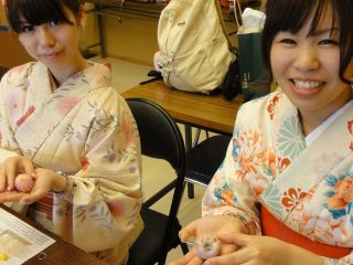 お着物を着て楽しむ方もいらっしゃいます!金沢の和の文化を思う存分、お楽しみください。