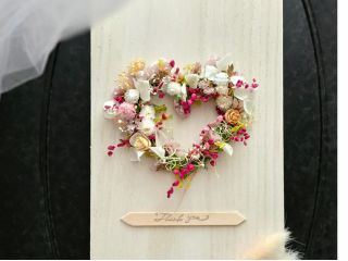 ナチュラルホワイトのボードにハートデザインの作品