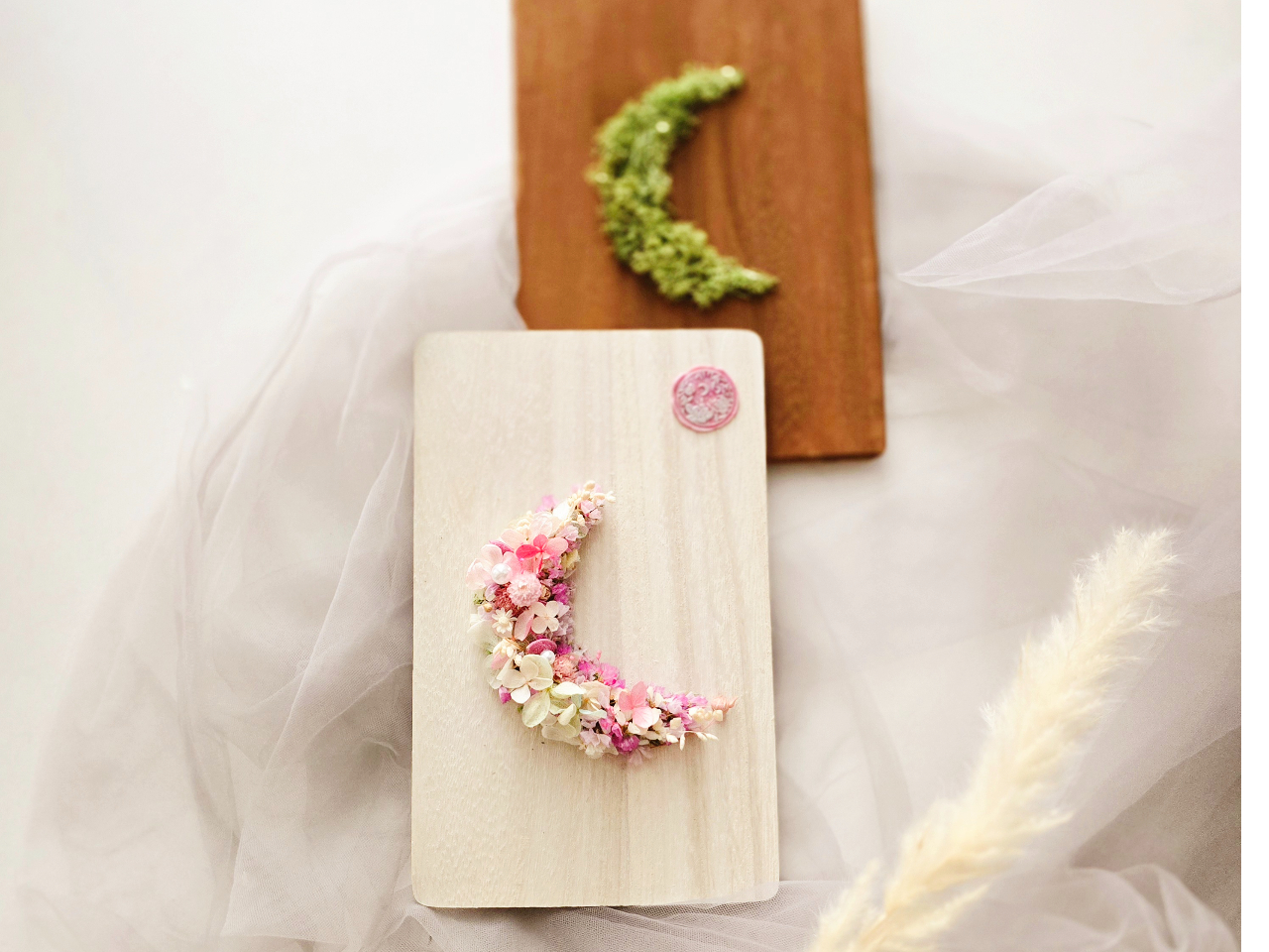 �i�`�������z���C�g�̃{�[�h�ɎO�����̃f�U�C��