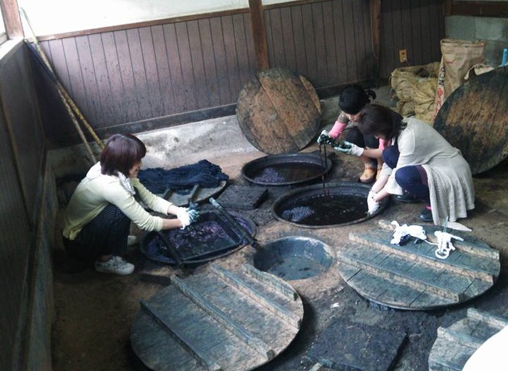 【福岡県筑後市】伝統工芸品「久留米絣」の産地で藍染体験!オリジナルハンカチ作り体...