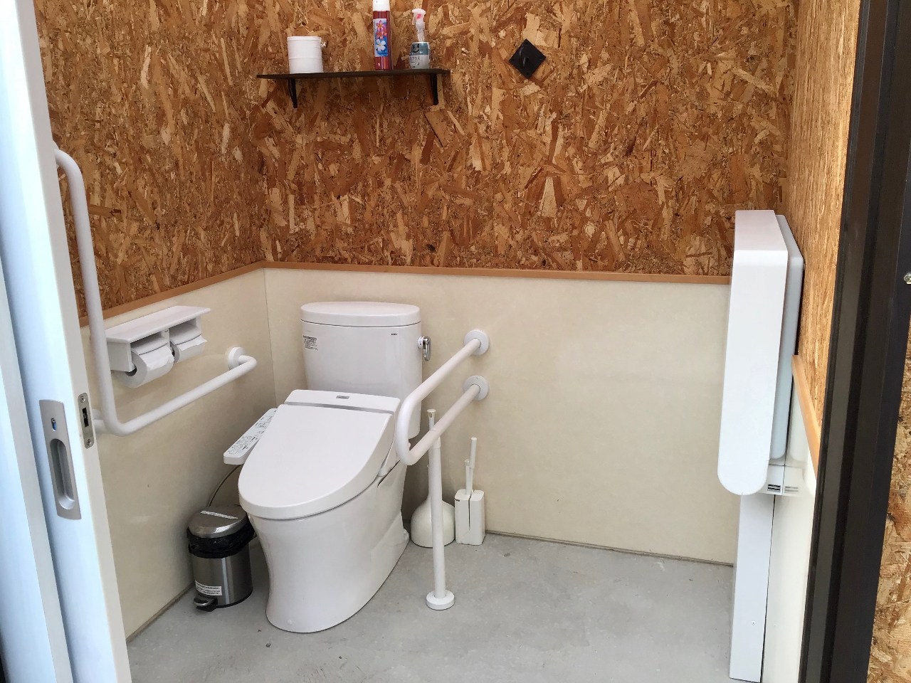 オムツ替えベッドも完備!!