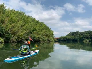 緑に囲まれて、のんびり漕いでいきます。