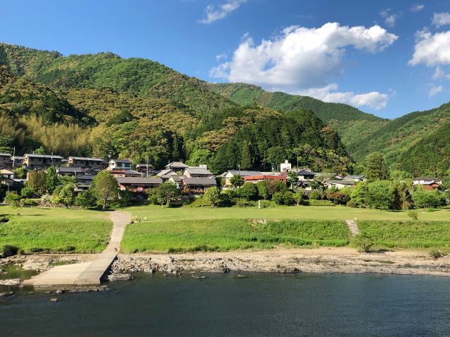 BBQスポットの一例:ふるさと交流センターはキャンプ場だけでなく、川遊び場としても充実しています