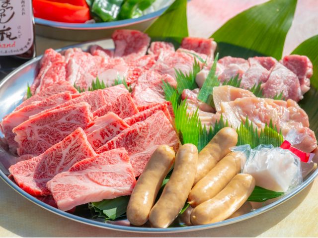 写真は600gのイメージです。ウインナーは含まれません。四万十麦酒牛お手軽セット400g/麦酒牛カルビ・麦酒牛上カルビ ・四万十ポーク ロース・四万十鶏 モモ