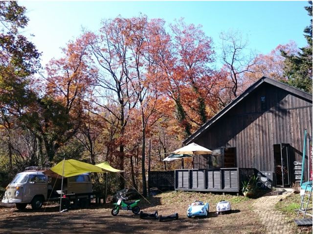 伊豆高原の大室山のふもと・森の中のスタッフ手作りの小さな工房です。