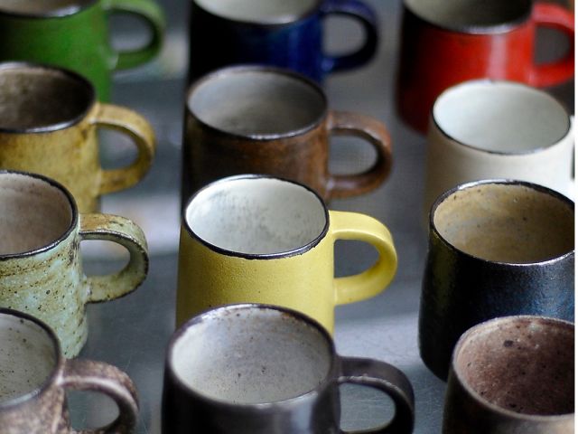 オプションで陶芸教室や体験工房の普及釉薬だけではなく、窯元販売品や作家物と同等の仕上がりを選べます。