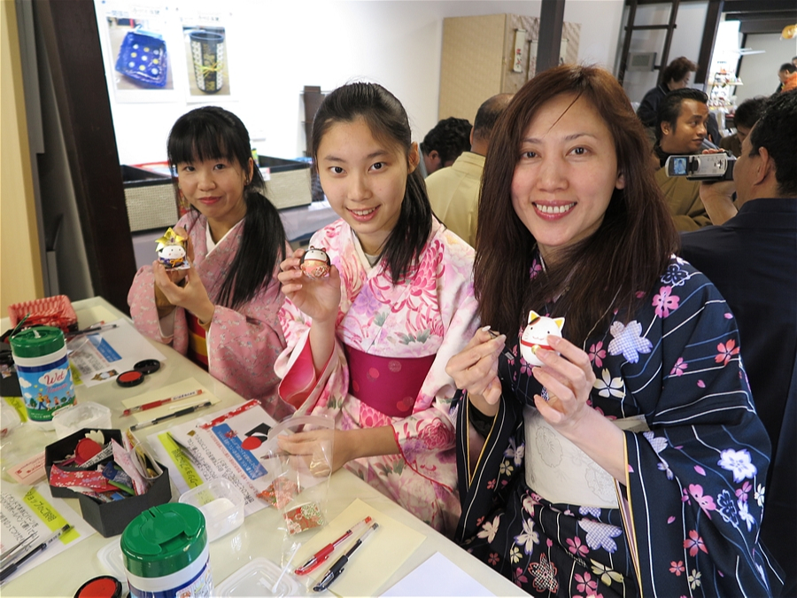 近くで着付けの体験も!おしとやかな雰囲気で手作り体験ができます