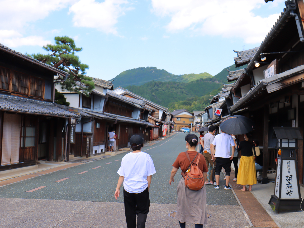 観光地「うだつの上がる街並み」にあります。