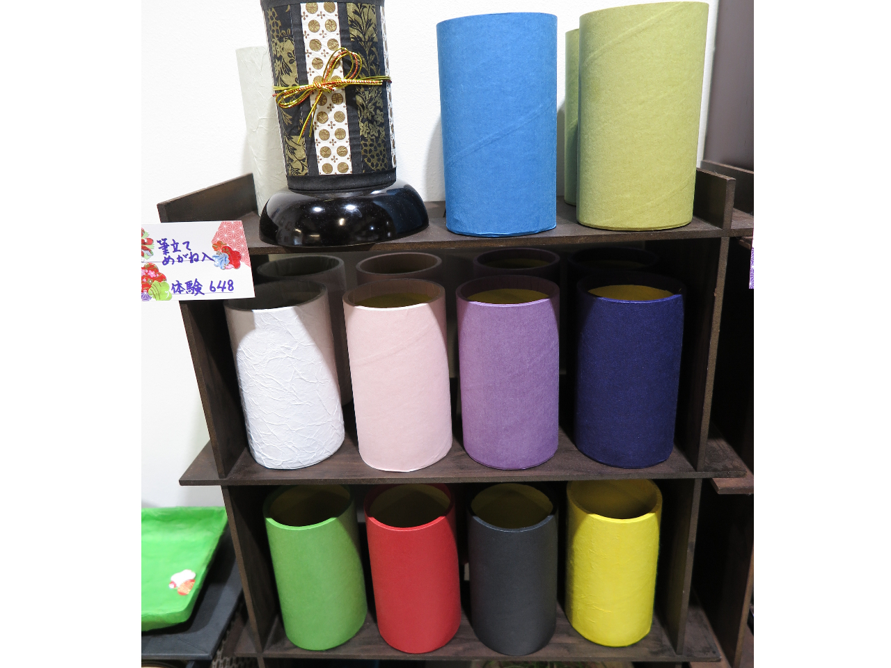 和紙筆立ても10色のものから、お選びいただけます!めがね入れにもなりますよ