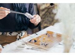 ハーバリウム製作風景