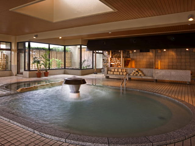 y嗁@܂̓zu嗁v
ˋNɃn[uԁAʕ𕂂ׂς蕗CłB