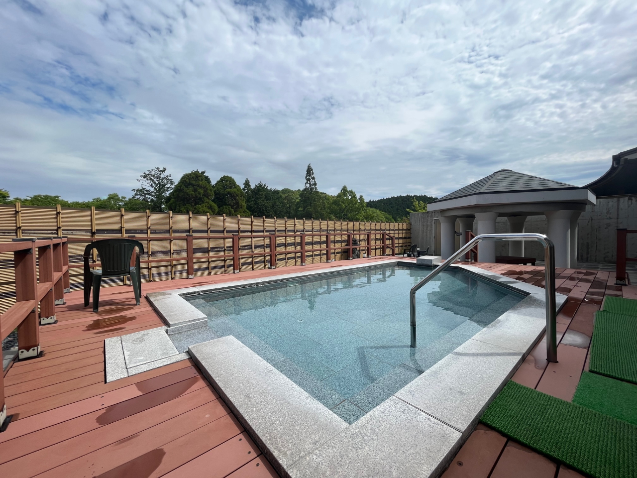 大浴場あじさい露天風呂。大自然の風を感じながら!