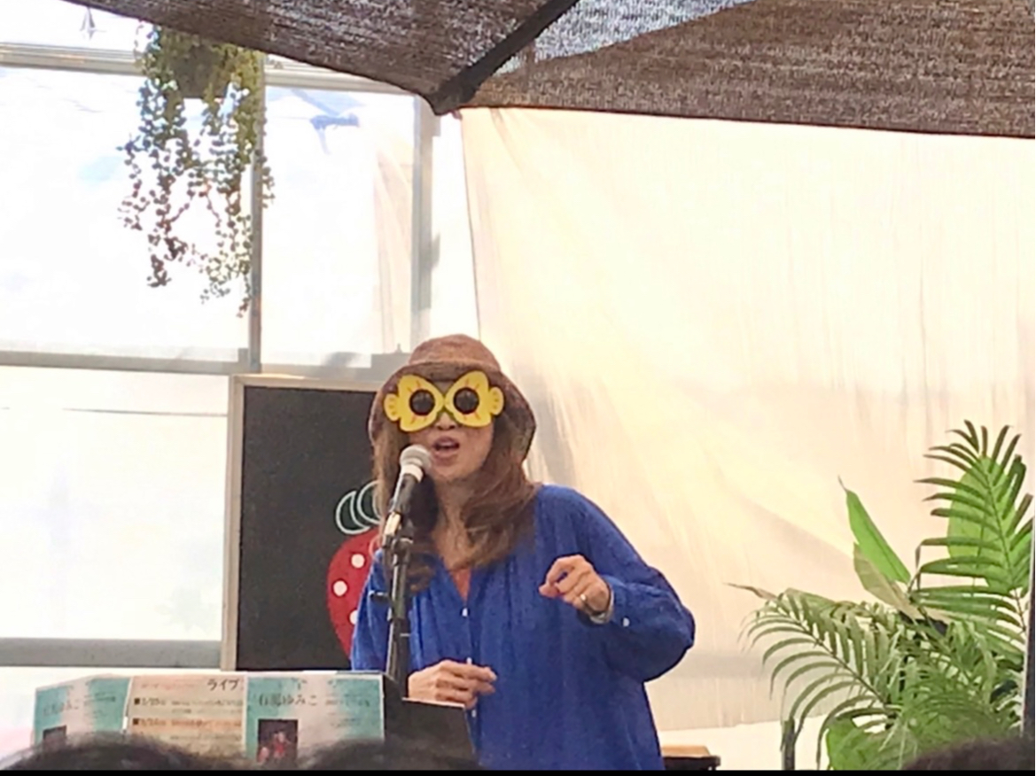 2023�N�̗l�q�ł��B���т܂�q����񏉑�e�[�}�\���O�w��߂����ς��x�͐F�򂹂邱�ƂȂ��̂��Ă���l�C�\���O�I