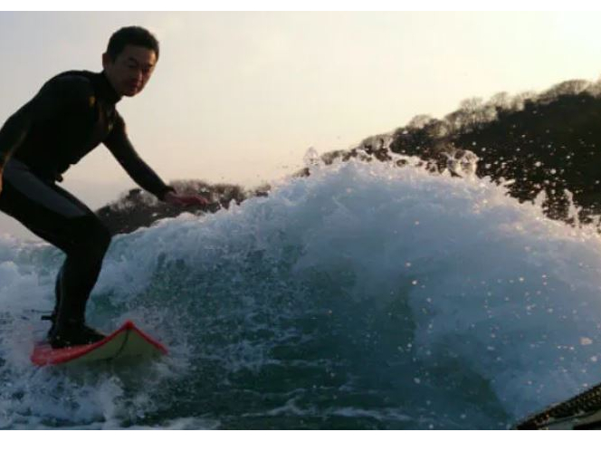 ボートで波をつくるので半永久的に波に乗ることも可能です♪