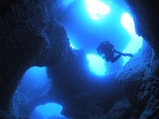 ダイバー憧れの下地島アントニオガウディ。