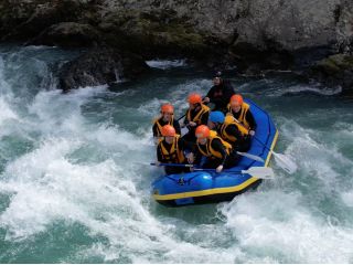 梅雨時期や、増水時はさらに激しいラフティング!