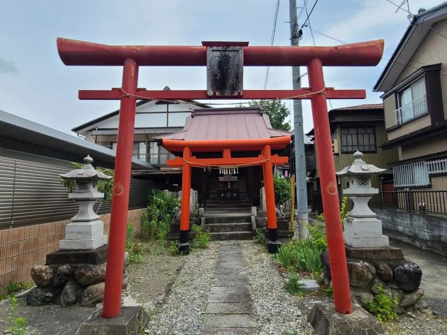 住宅地にひっそりと佇む下町稲荷。秩父のディープな世界にご招待。