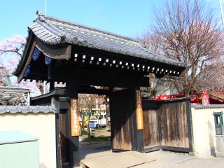 秩父札所13番慈眼寺。市街地にありながら、風情たっぷり。