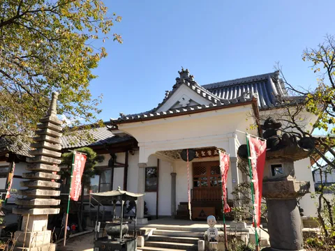 D15ԏю͌X_Ђ̖TɑƂĖ܂Őe܂Ă܂BpɂȂsړ]юD󂯌pj܂B