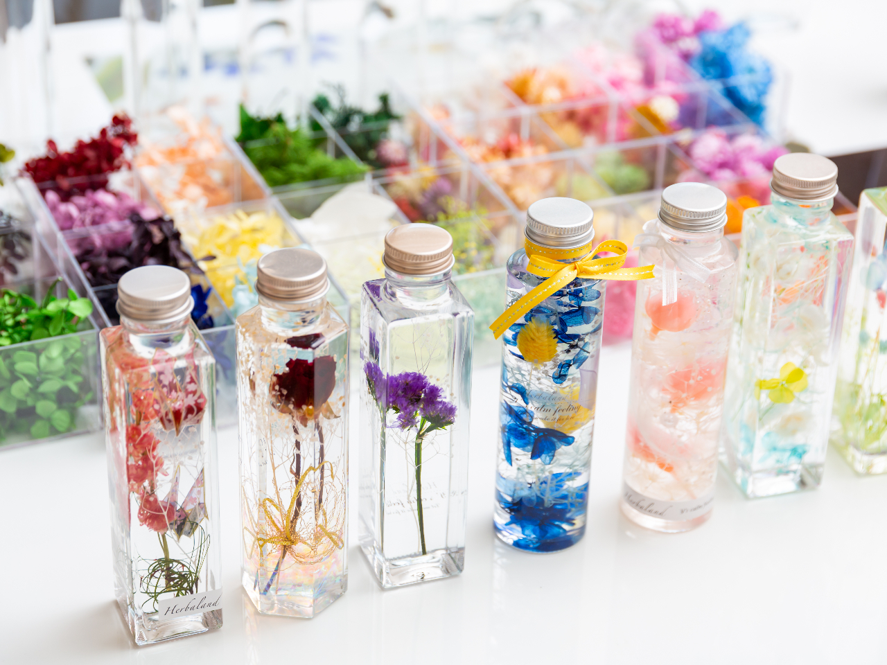 好きな花をいれてオリジナルハーバリウム作り