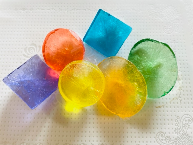 カラフルなカラーを自分好みに合わせていきます