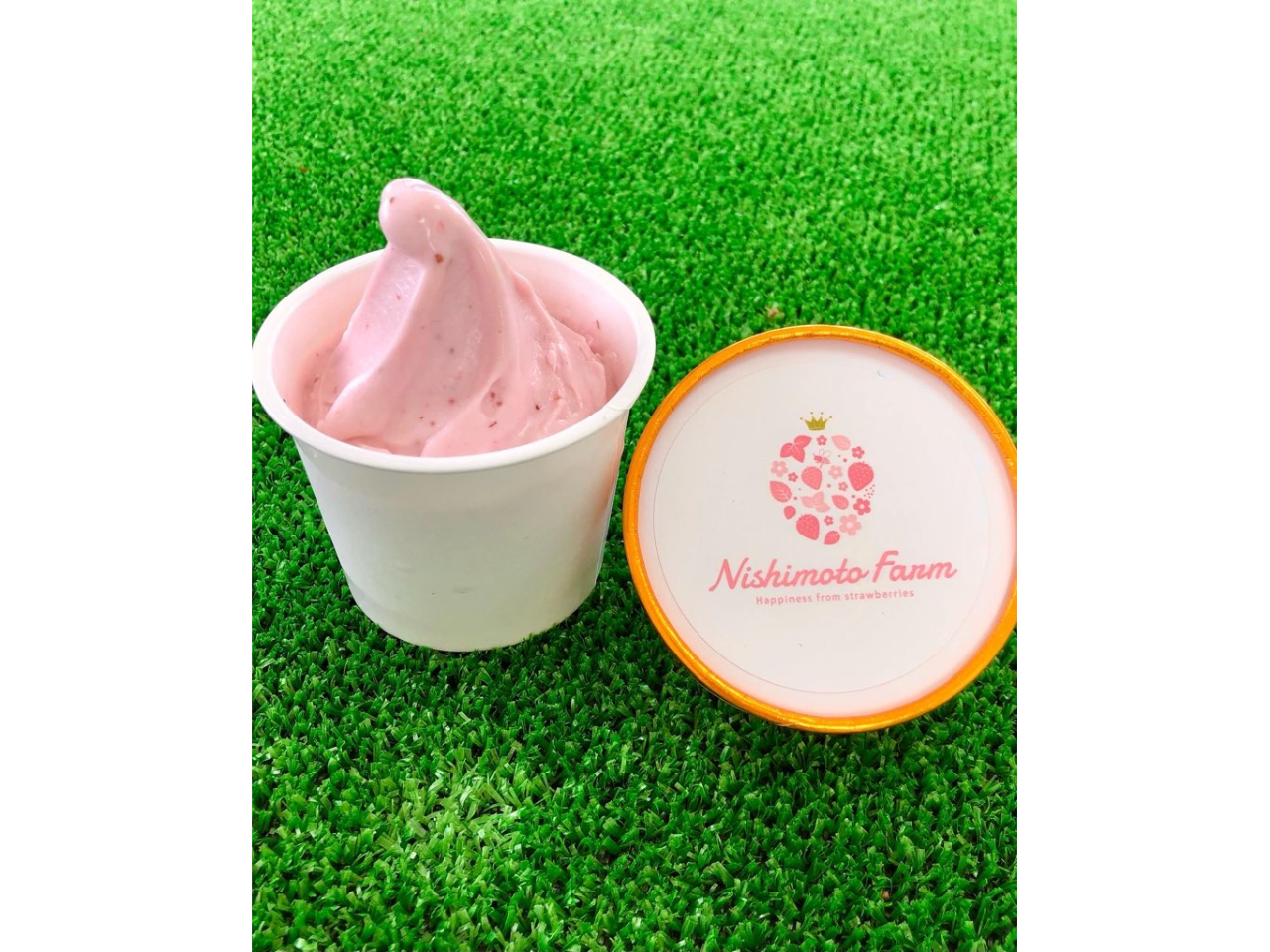 「いちごミルクジェラート」直売所で販売しております!